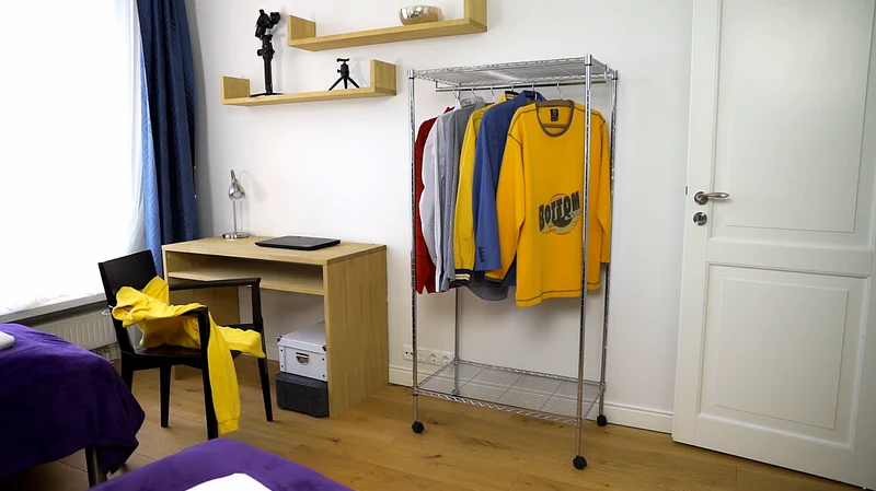 art moon Buffalo - Stoffschrank, Faltschrank, Schwerlast Kleiderständer, auf Rollen, bis 70 kg belastbar, mit 2 Ablagen, mit Schutzhülle, Creme