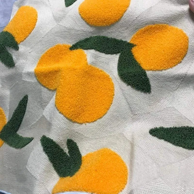 Skanto | Orange bestickter Kissenbezug