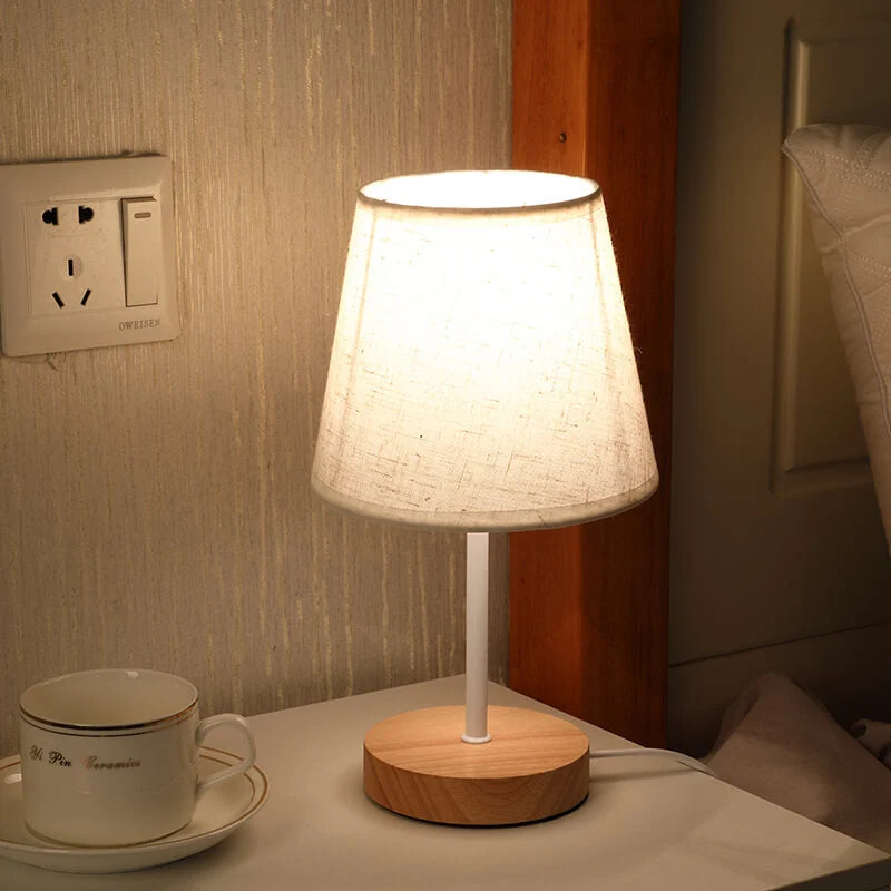 Skanto | Nordische Vintage Stoffkegel Massivholz LED-Tischlampe