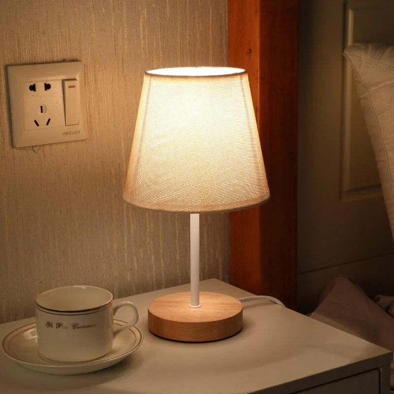 Skanto | Nordische Vintage Stoffkegel Massivholz LED-Tischlampe
