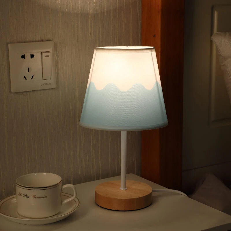 Skanto | Nordische Vintage Stoffkegel Massivholz LED-Tischlampe