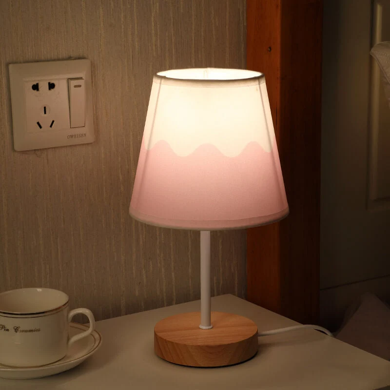 Skanto | Nordische Vintage Stoffkegel Massivholz LED-Tischlampe