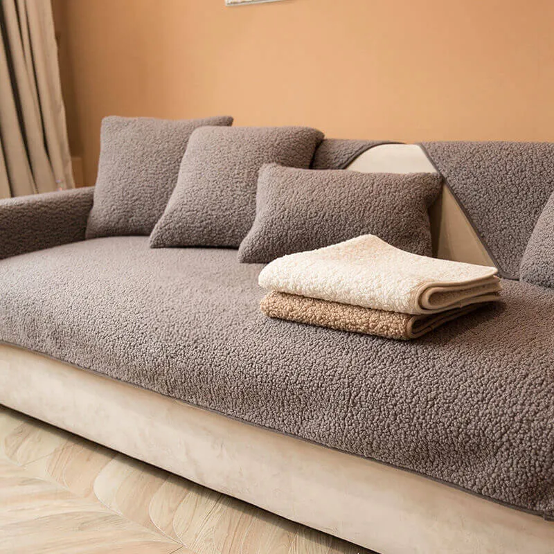TeddyHaven™ | Kuscheliger Sofabezug aus Teddyfleece mit rutschfester Rückseite