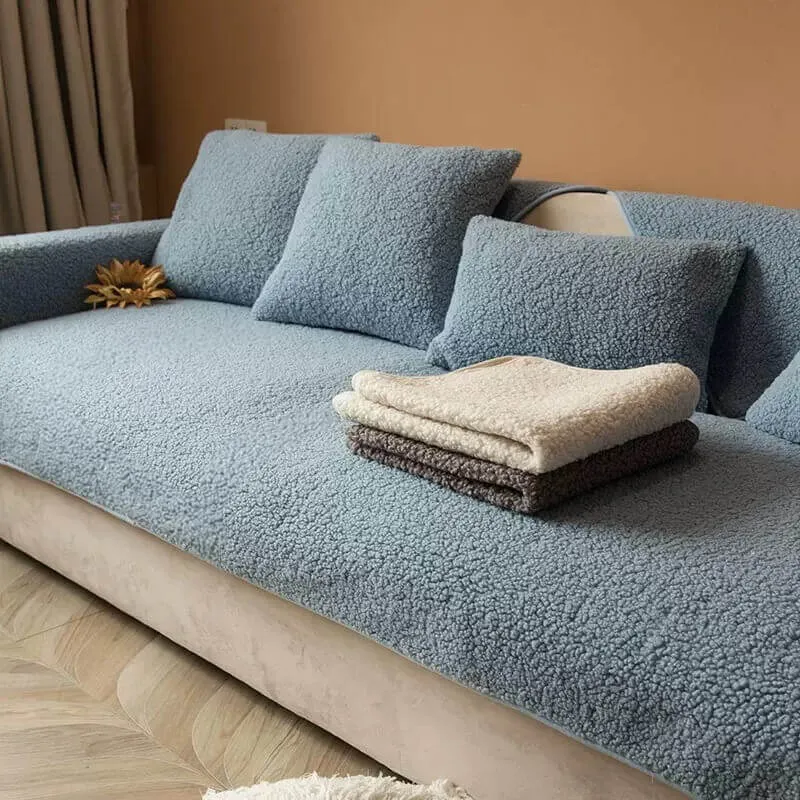 TeddyHaven™ | Kuscheliger Sofabezug aus Teddyfleece mit rutschfester Rückseite