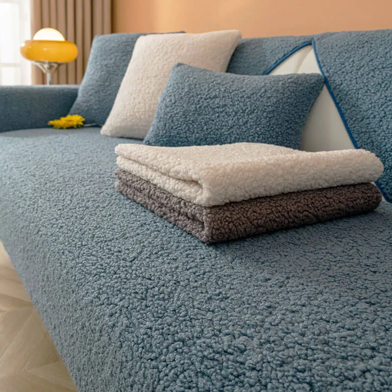 TeddyHaven™ | Kuscheliger Sofabezug aus Teddyfleece mit rutschfester Rückseite