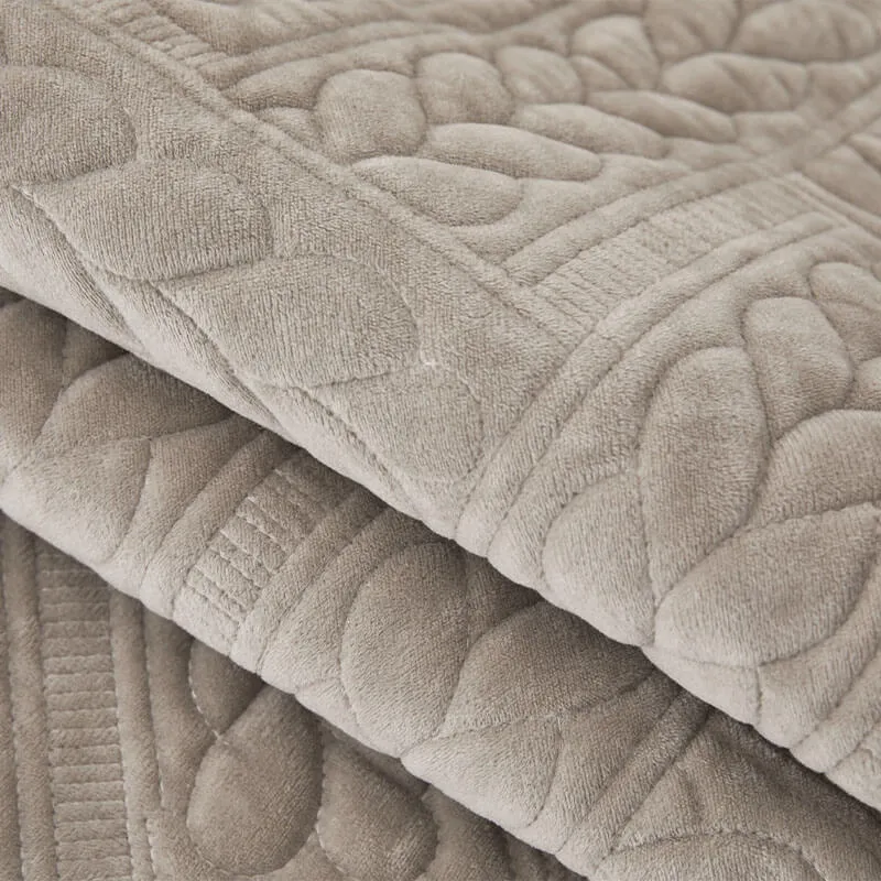 VelvetWarm™ | Warmer Sofabezug aus Kristallvelour mit rutschfester Rückseite
