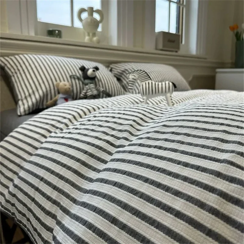 Skanto | Minimalistisches gestreiftes Bettwäsche-Set