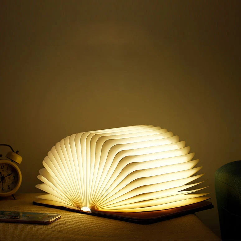 Skanto | 📖 Buchlampe aus Holz – Schreibtischlampe, Geschenk, Dekoleuchte