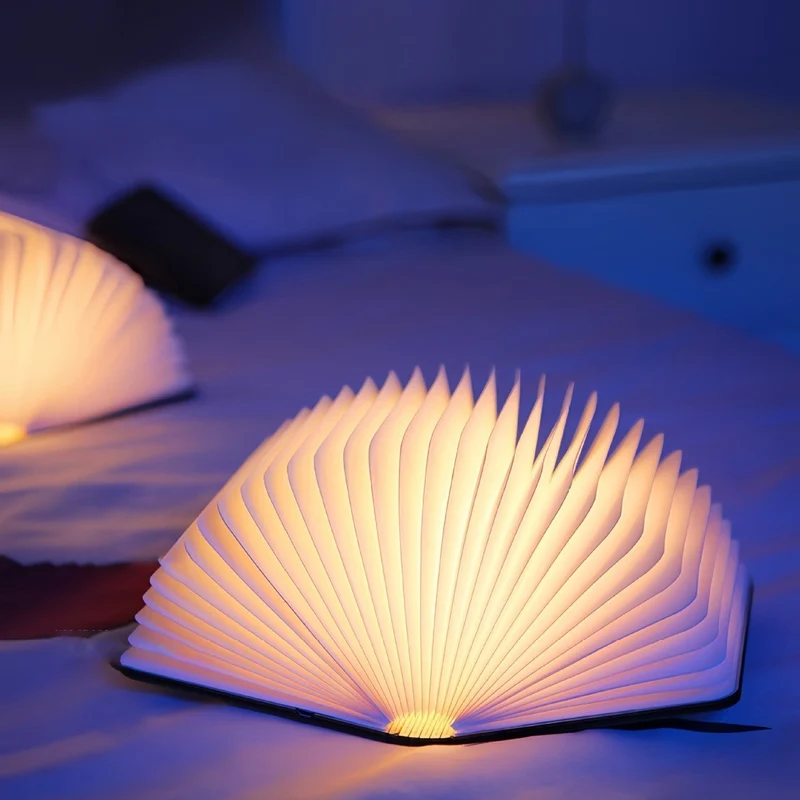 Skanto | 📖 Buchlampe aus Holz – Schreibtischlampe, Geschenk, Dekoleuchte