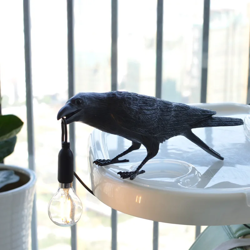 Skanto | Moderne Glücksvogel-Tischlampe – Kreatives Harz-Tierdesign für Schlaf- und Wohnzimmer