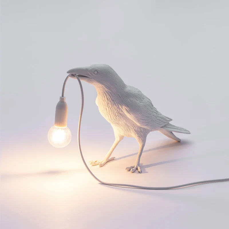 Skanto | Moderne Glücksvogel-Tischlampe – Kreatives Harz-Tierdesign für Schlaf- und Wohnzimmer
