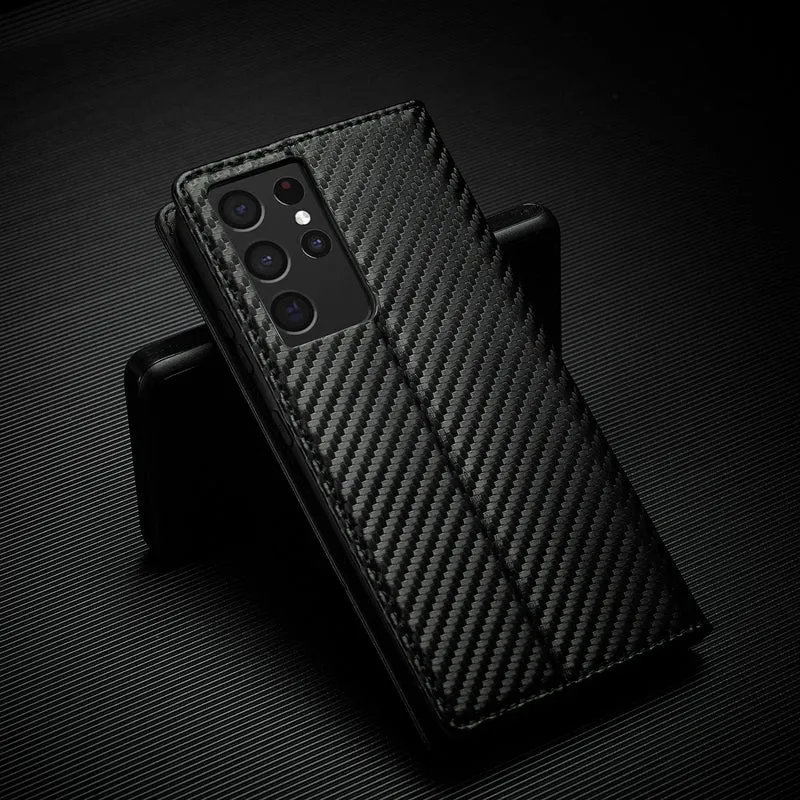Skanto | S23 Handyhülle | Carbonfaser-Leder-Wallet mit Magnetverschluss
