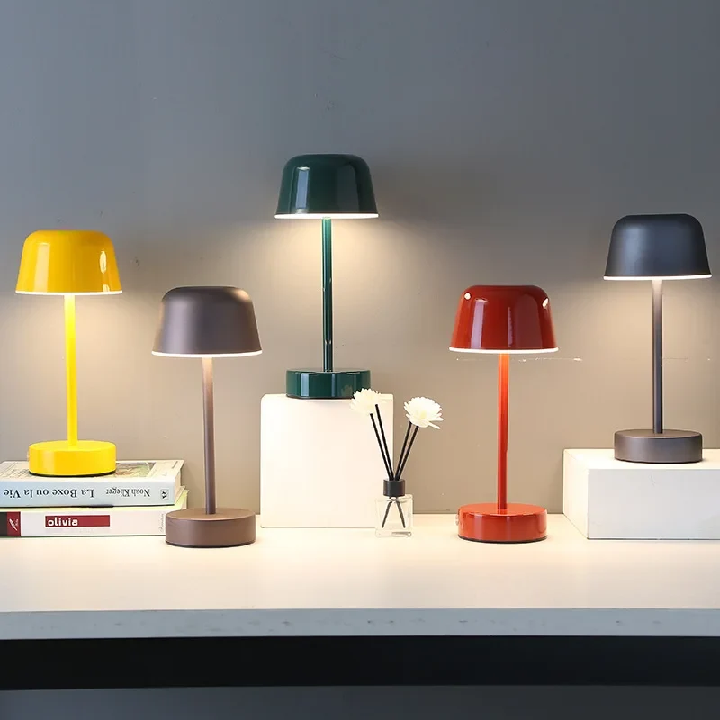 Skanto | PRISMA PULSE FLARE – Dynamische LED-Tischlampe