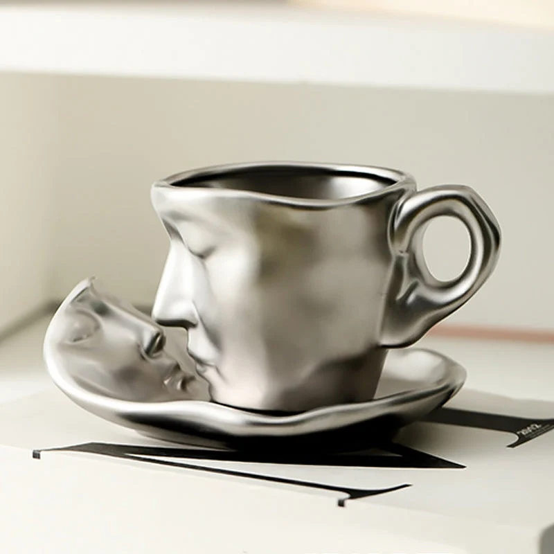 Skanto | Kyssnades Gesichts-Keramik-Kaffeetasse