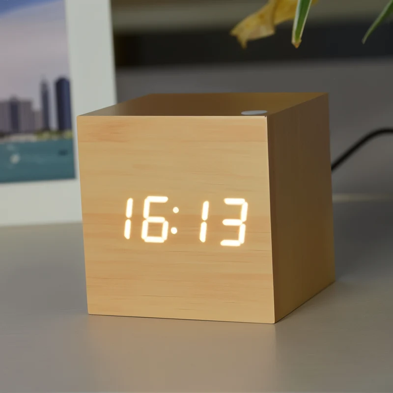 Skanto | Digitale LED-Uhr - Würfeluhr - Holzuhr