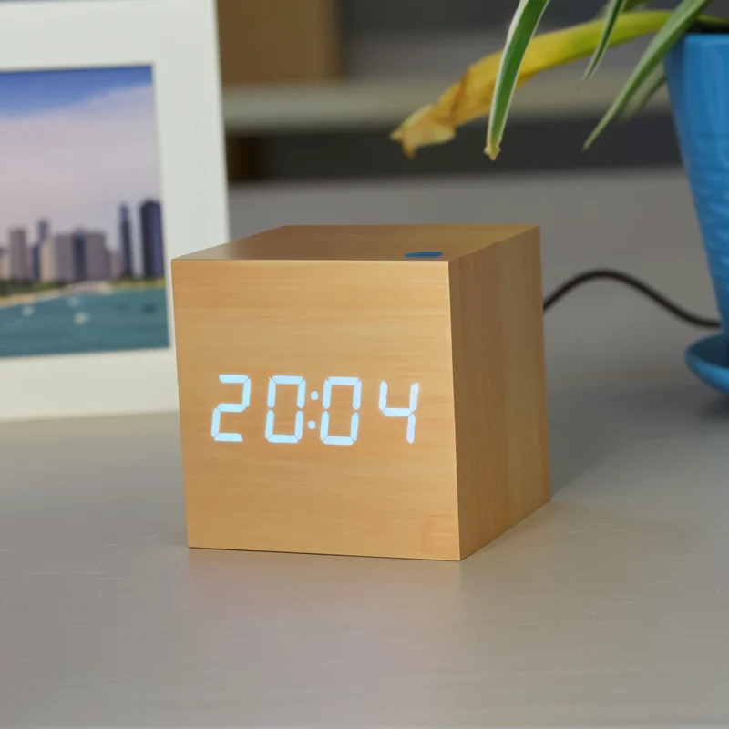 Skanto | Digitale LED-Uhr - Würfeluhr - Holzuhr