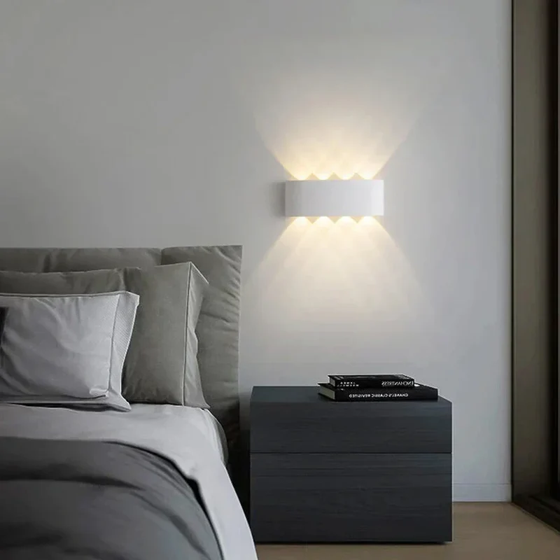 Skanto | Moderne Beleuchtung, Innen- oder Außenbereich: Die vielseitige LED-Wandlampe
