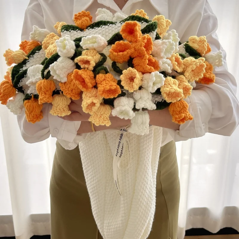 CozyLily™ | Handgefertigte Häkeldecke mit Maiglöckchen-Design