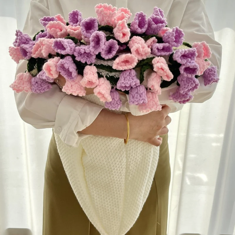 CozyLily™ | Handgefertigte Häkeldecke mit Maiglöckchen-Design