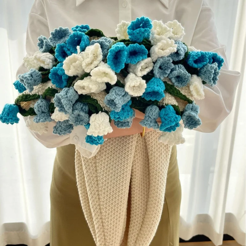 CozyLily™ | Handgefertigte Häkeldecke mit Maiglöckchen-Design