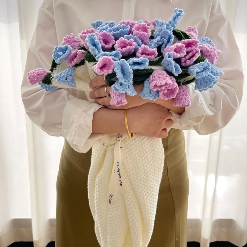 CozyLily™ | Handgefertigte Häkeldecke mit Maiglöckchen-Design
