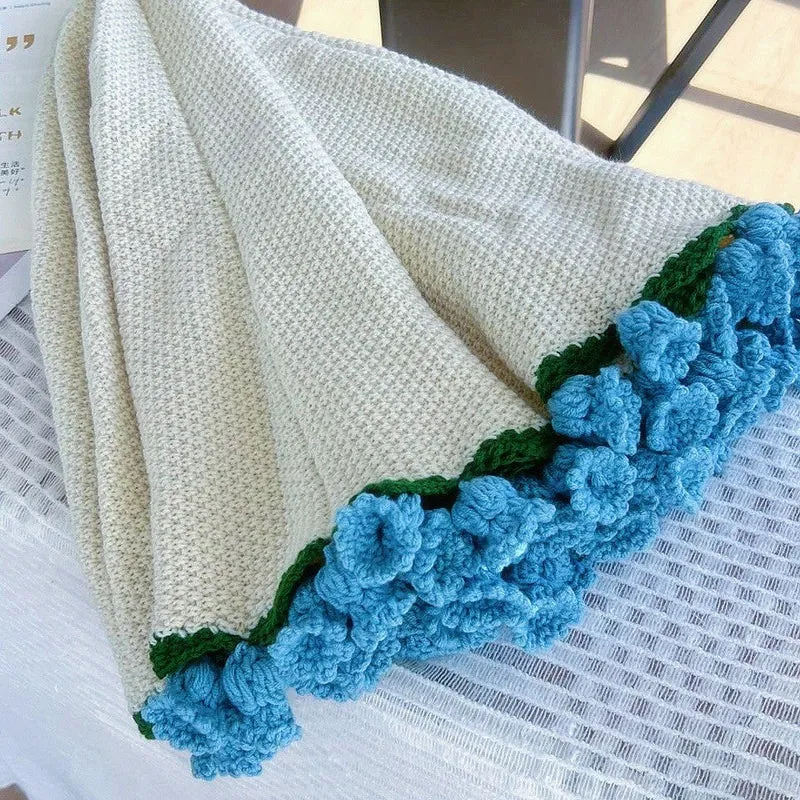 CozyLily™ | Handgefertigte Häkeldecke mit Maiglöckchen-Design