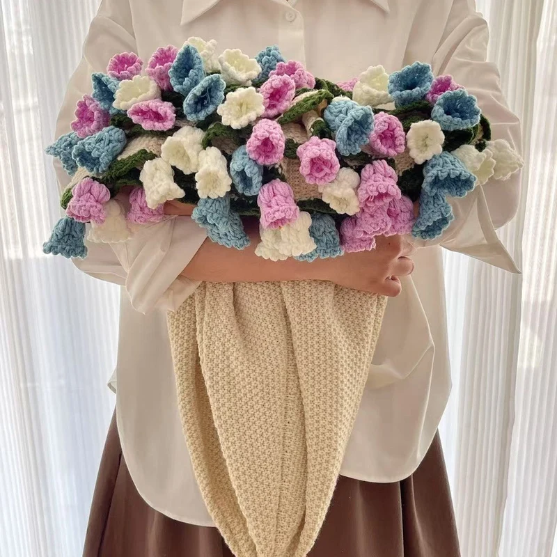 CozyLily™ | Handgefertigte Häkeldecke mit Maiglöckchen-Design