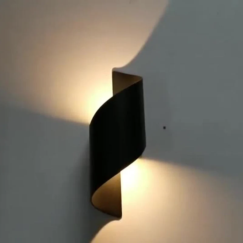 Skanto | Moderne minimalistische wasserdichte spiralförmige LED-Wandleuchte aus Aluminium und Acryl für das Schlafzimmer