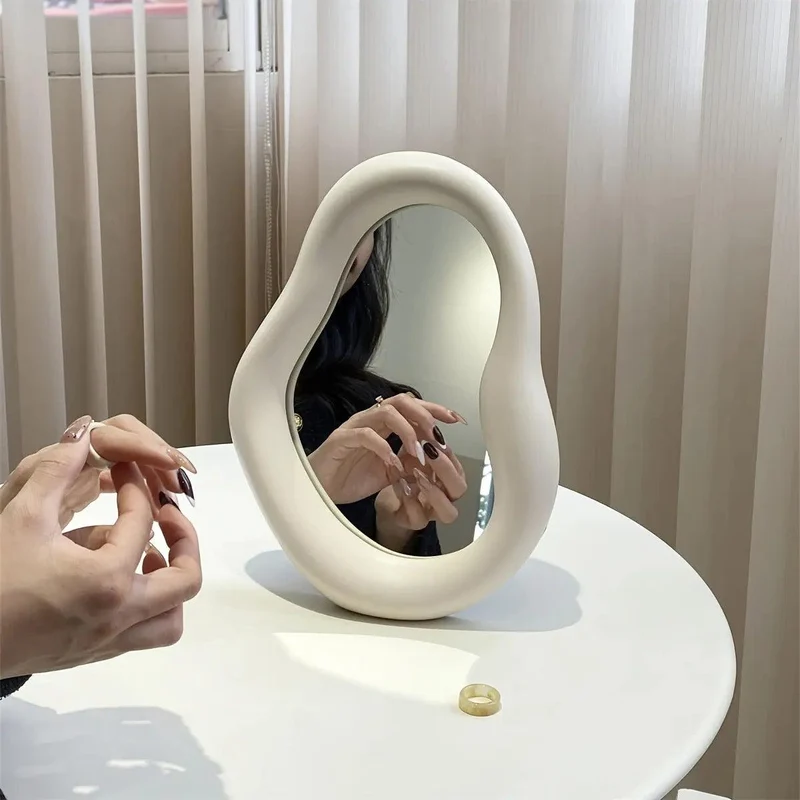 Skanto | Mirrorly – Verzerrter Spiegel