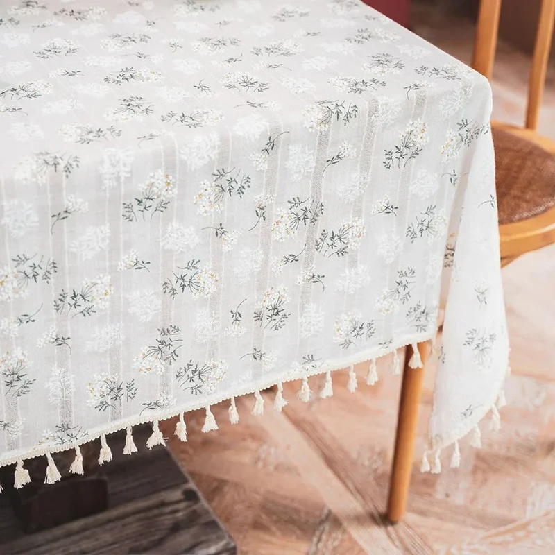 Skanto | Blumige Tischdecke