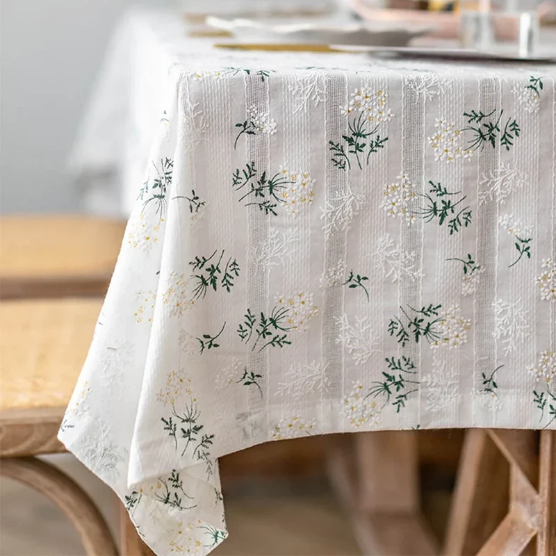 Skanto | Blumige Tischdecke