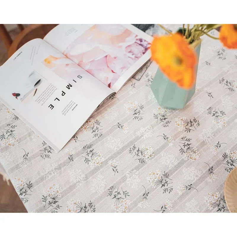 Skanto | Blumige Tischdecke