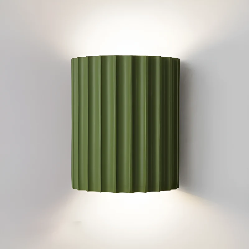 Skanto | Gestreifte LED-Wandleuchte aus Harz für eine moderne nordische Atmosphäre
