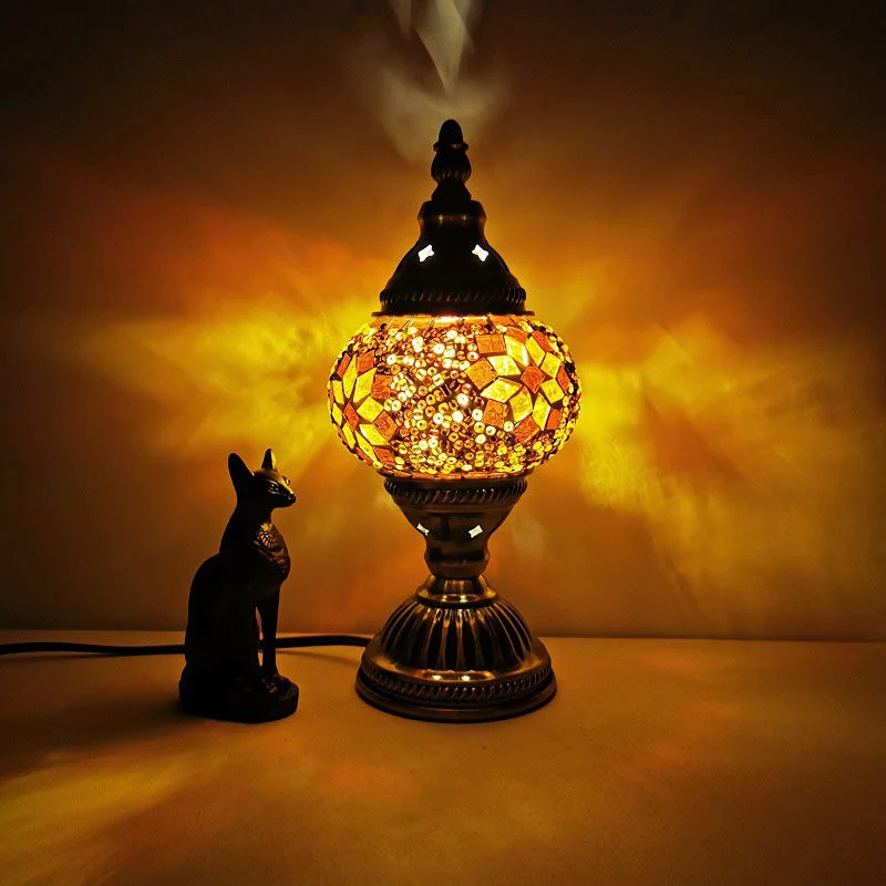 Skanto | Traditionelle Tiffany Ovale Glas Eisen 1-Flammige Tischlampe für das Wohnzimmer