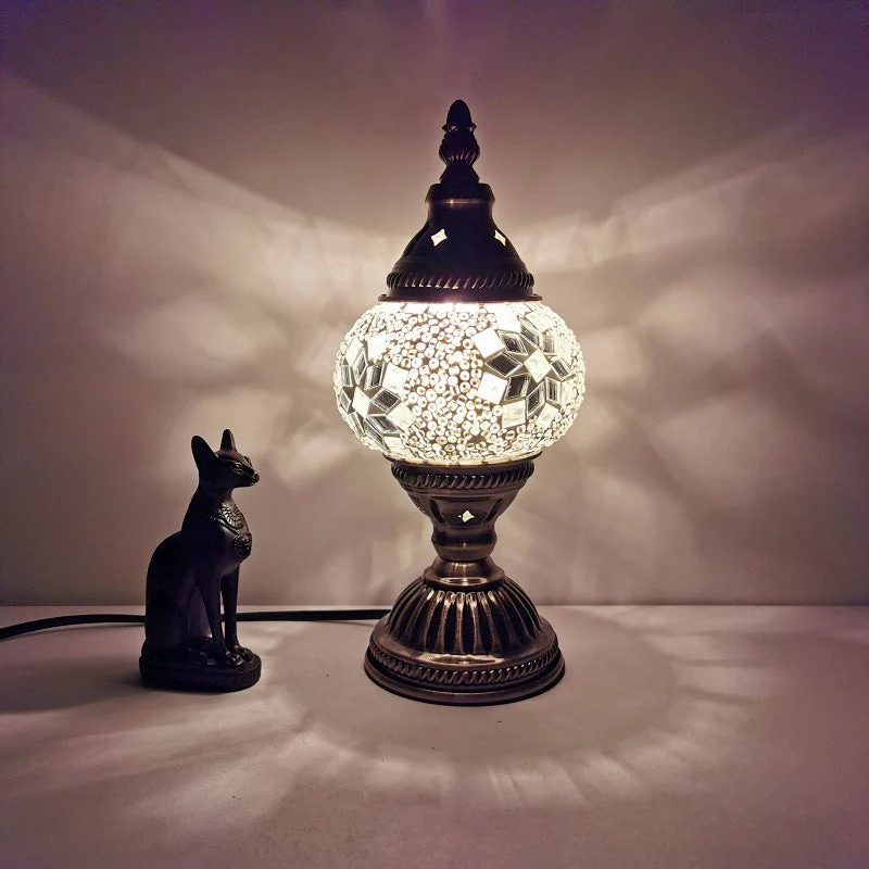 Skanto | Traditionelle Tiffany Ovale Glas Eisen 1-Flammige Tischlampe für das Wohnzimmer