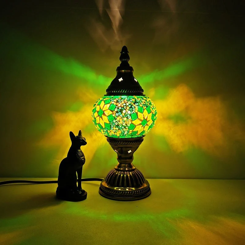 Skanto | Traditionelle Tiffany Ovale Glas Eisen 1-Flammige Tischlampe für das Wohnzimmer