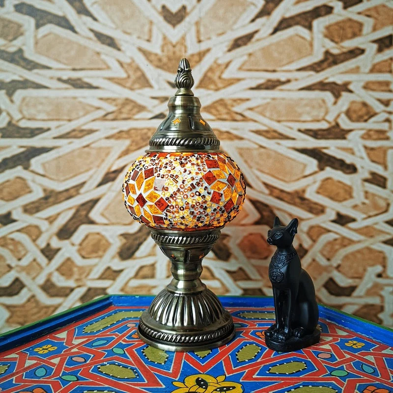 Skanto | Traditionelle Tiffany Ovale Glas Eisen 1-Flammige Tischlampe für das Wohnzimmer