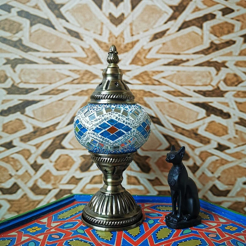 Skanto | Traditionelle Tiffany Ovale Glas Eisen 1-Flammige Tischlampe für das Wohnzimmer