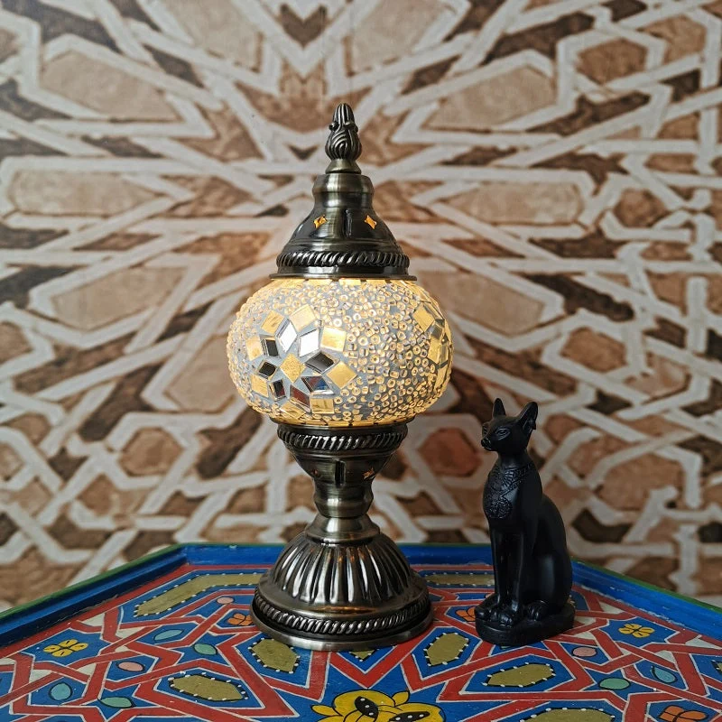 Skanto | Traditionelle Tiffany Ovale Glas Eisen 1-Flammige Tischlampe für das Wohnzimmer