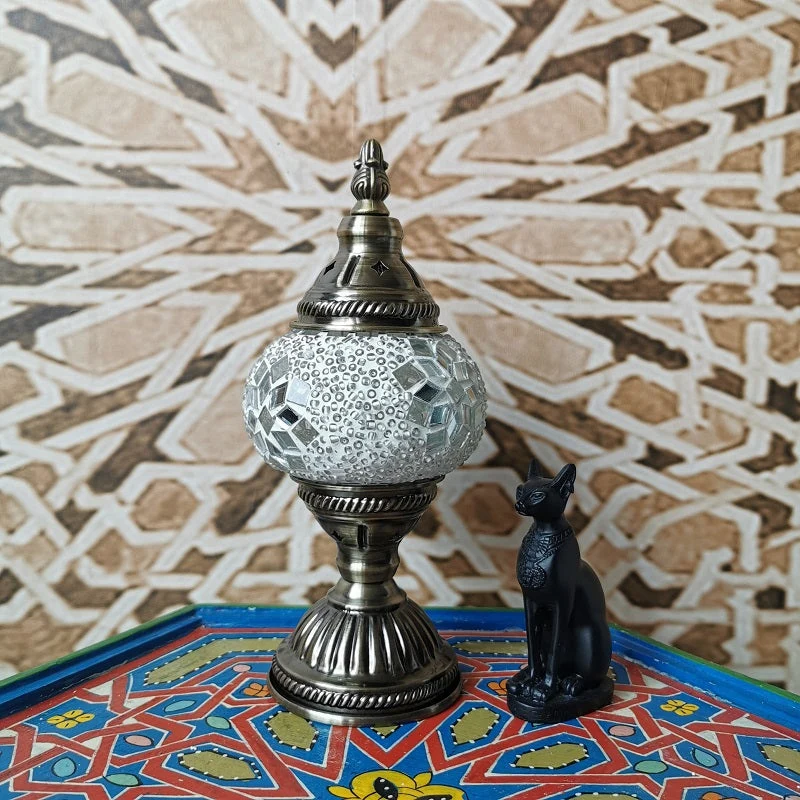 Skanto | Traditionelle Tiffany Ovale Glas Eisen 1-Flammige Tischlampe für das Wohnzimmer