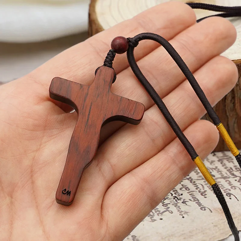 Skanto | Jesus-Kreuz-Halskette aus Holz