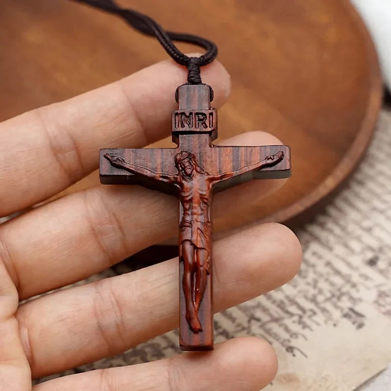 Skanto | Jesus-Kreuz-Halskette aus Holz