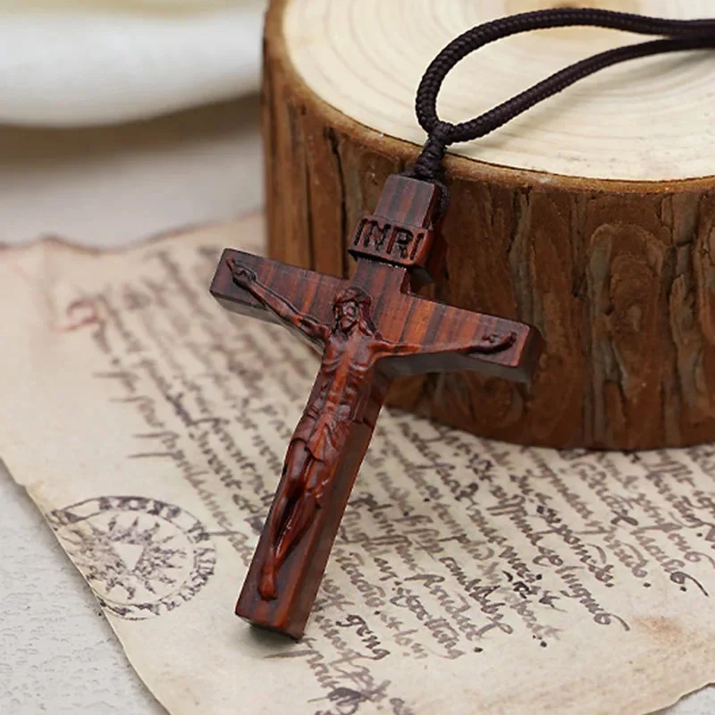 Skanto | Jesus-Kreuz-Halskette aus Holz