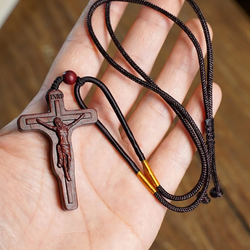 Skanto | Jesus-Kreuz-Halskette aus Holz