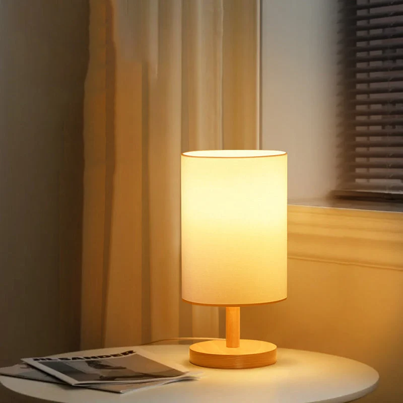Skanto | Traditionelle japanische Zylinder-Holz-Stoff-1-Licht-Tischlampe für das Wohnzimmer