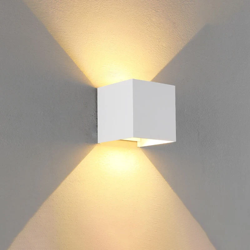 Skanto | Moderne Minimalistische Wasserdichte Würfel Up Down Aluminium Glas Induktions-LED-Wandleuchten für das Schlafzimmer
