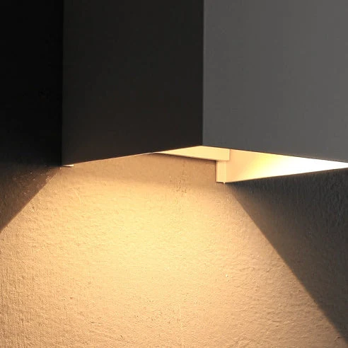 Skanto | Moderne Minimalistische Wasserdichte Würfel Up Down Aluminium Glas Induktions-LED-Wandleuchten für das Schlafzimmer