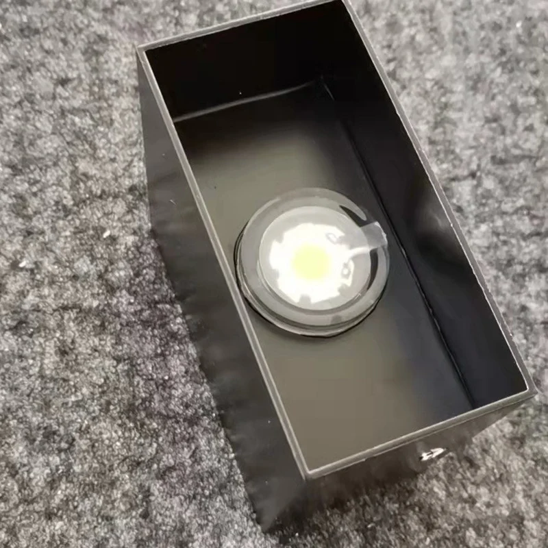 Skanto | Moderne Minimalistische Wasserdichte Würfel Up Down Aluminium Glas Induktions-LED-Wandleuchten für das Schlafzimmer