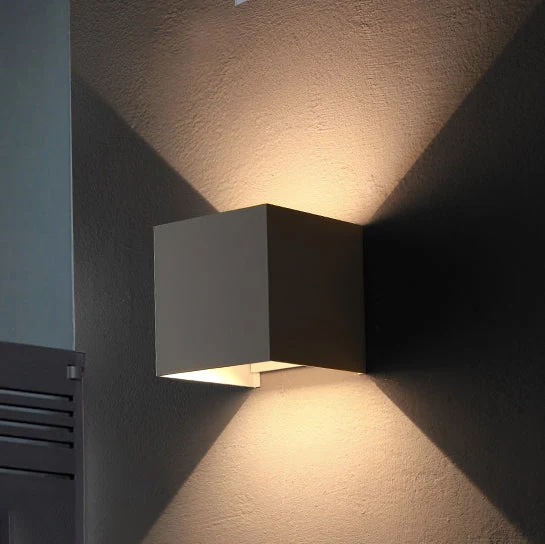 Skanto | Moderne Minimalistische Wasserdichte Würfel Up Down Aluminium Glas Induktions-LED-Wandleuchten für das Schlafzimmer