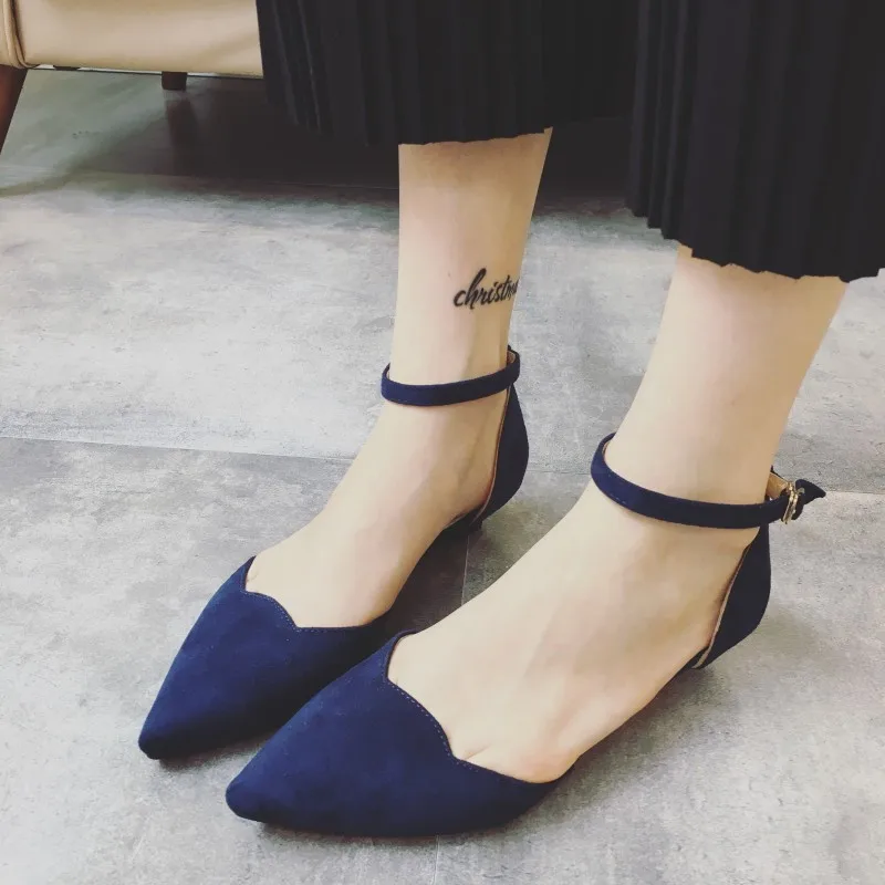 Skanto | Damen Pumps mit Schnallenriemen und niedrigem Absatz, spitzer Zehenbereich, Flock D'Orsay Heels Schuhe, Einzelne Schuhe Blau